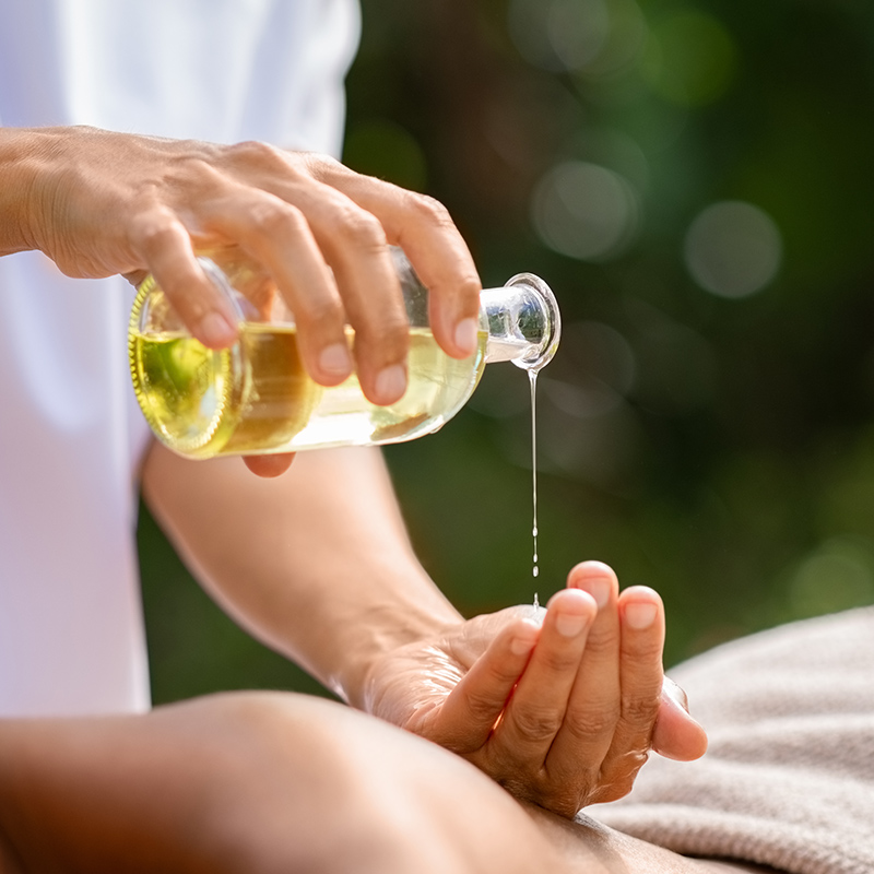 Klassische ayurvedische Massagen rund