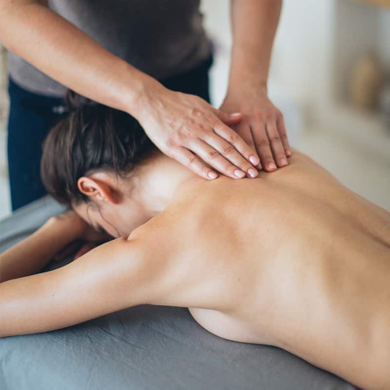 Ayurvedische Massagen für die Frau rund